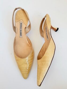 Manolo Blahnik Retro Cream Croc Embossed Carolyne Slingback Kitten Pumps EU 41